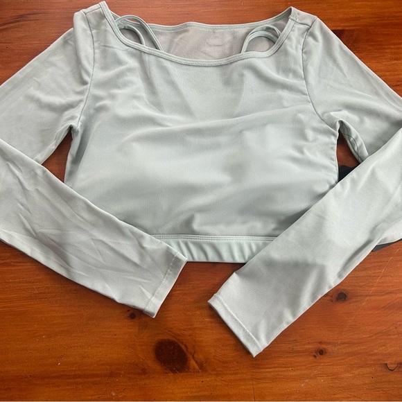 NWT MOVE THEOLOGY Blue Mist Mesh Layer Up Long Sleeve Top Medium Sheer Shelf Bra - Picture 12 of 12